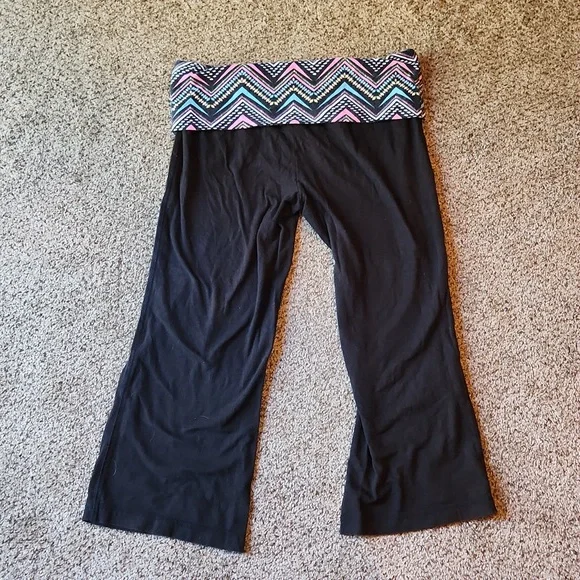 No Boundaries | Neon Fold Over Crops - Picture 8 of 9